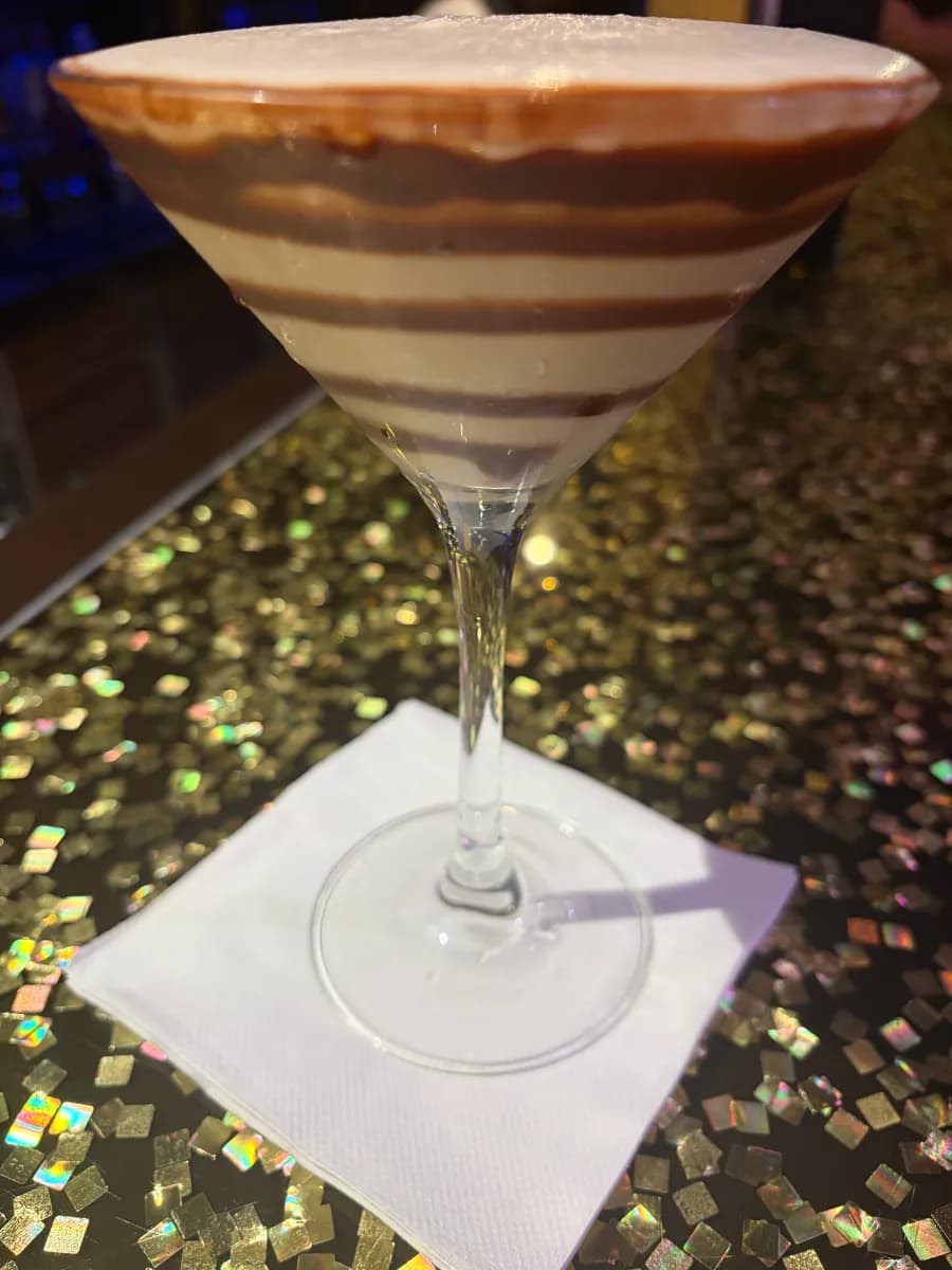 Classic HERSHEY'S Chocolate Martini